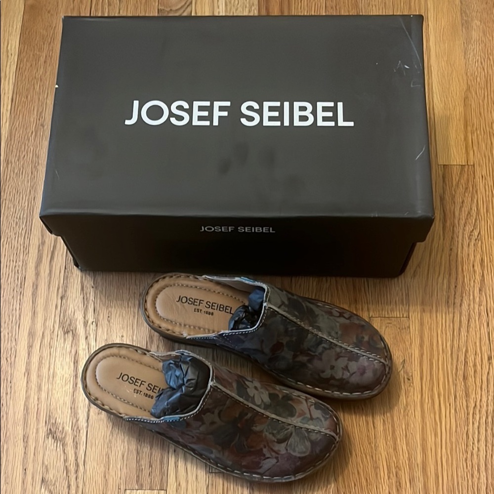 NWOT Josef Seibel Brown Mules Slip-On Clogs